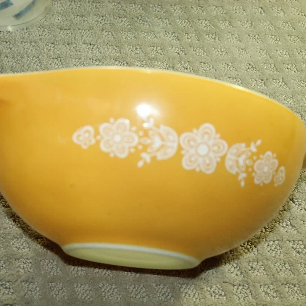 Vintage Pyrex Butterfly Cinderella Yellow 444 Mixing Bowl 4 Quart Size